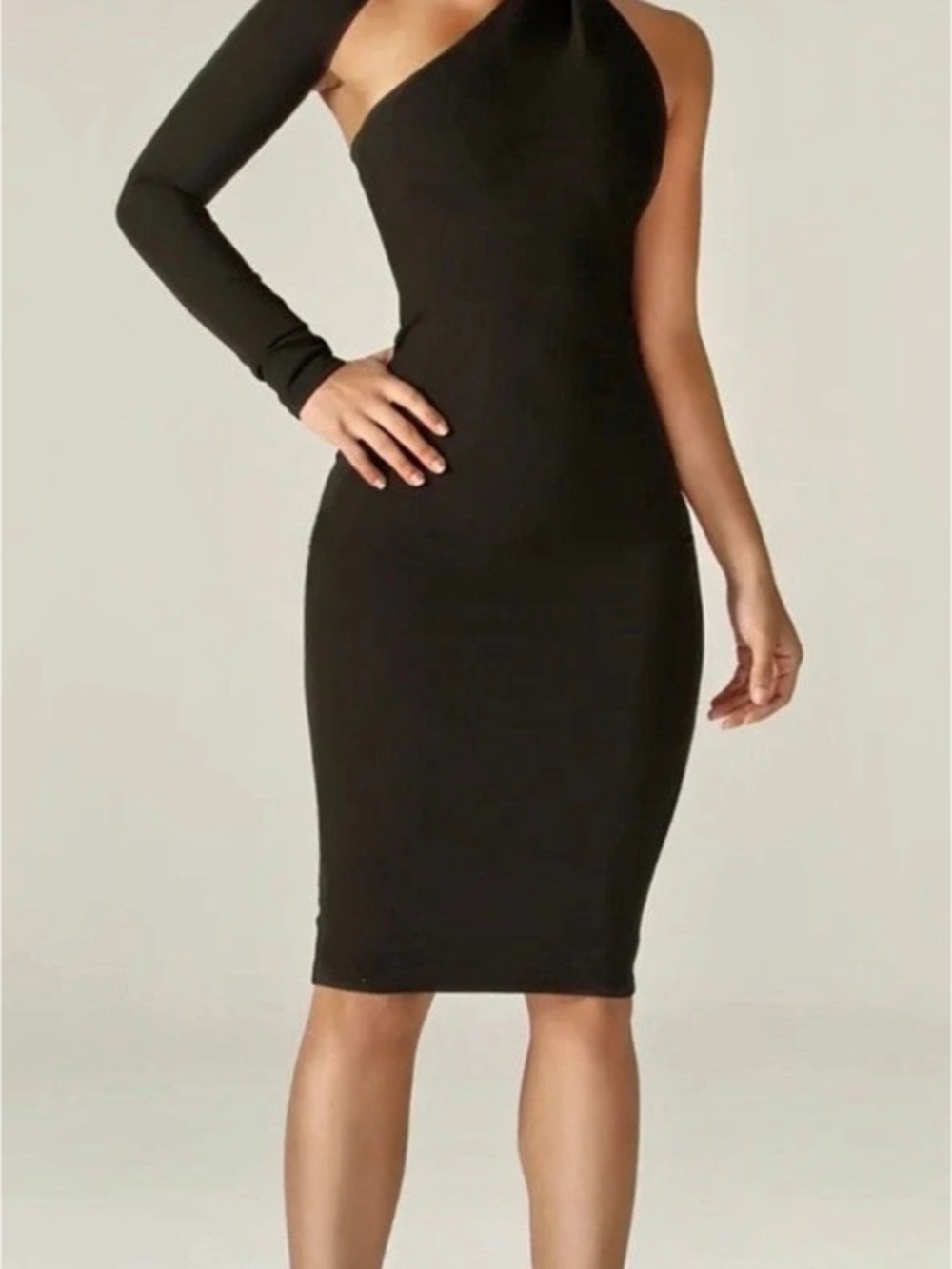 ALIEVA DASHA MODERN
ASYMMETRICAL ONE SLEEVE MIDI DRESS IN BLACK Medium